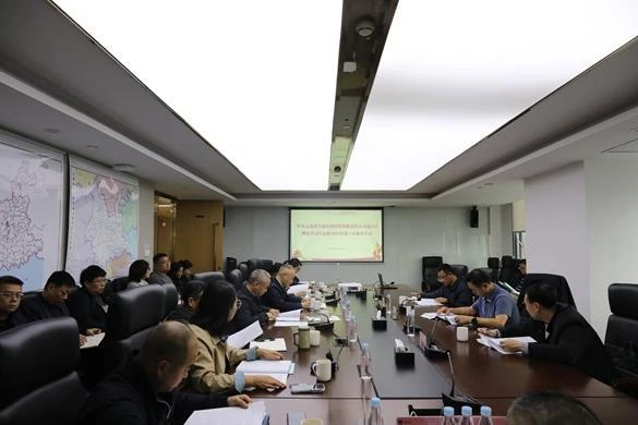 王炳杰列席旁听指导省交发公司党委理论学习中心组集中学习